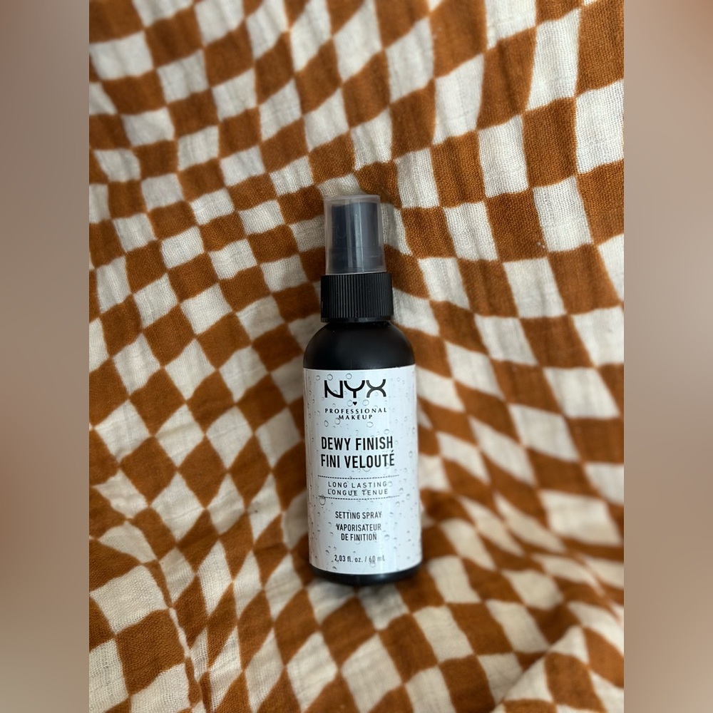 NYX Dewy Setting Spray